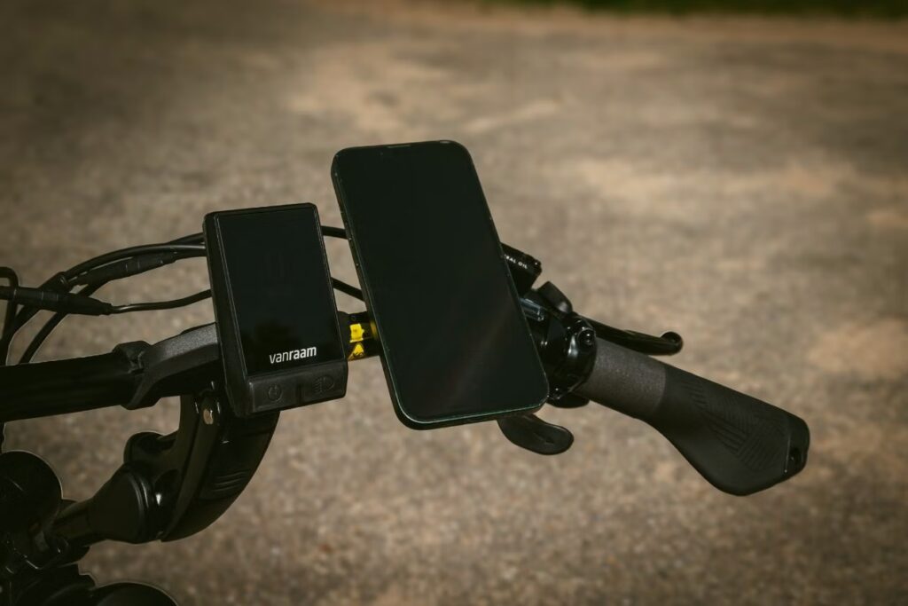 1755159865-phone-holder-vanraam-easy-rider-explore-tricycle